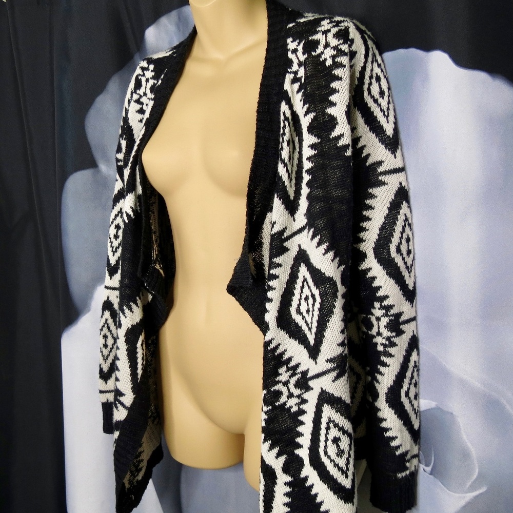 Black and White Aztec Print Cardigan